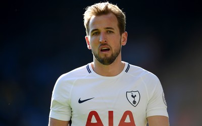 多宝电竞讨论-更衣室唱歌他跑调但最大声